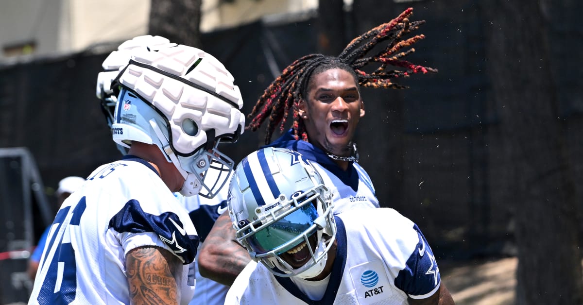 Dallas Cowboys wide receiver CeeDee Lamb (88) carries the ball against the  Washington Commanders during an NFL football game in Arlington, Texas,  Sunday, Oct. 2, 2022. (AP Photo/Ron Jenkins Stock Photo - Alamy