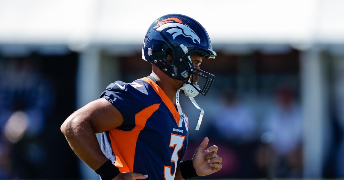 Russell Wilson leads joint team prayer after Broncos' W in London