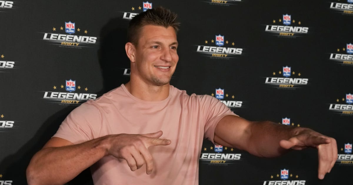 A MegaCast so big we needed not one Gronk, but all the Gronks! See you 8/20  for UFC 278