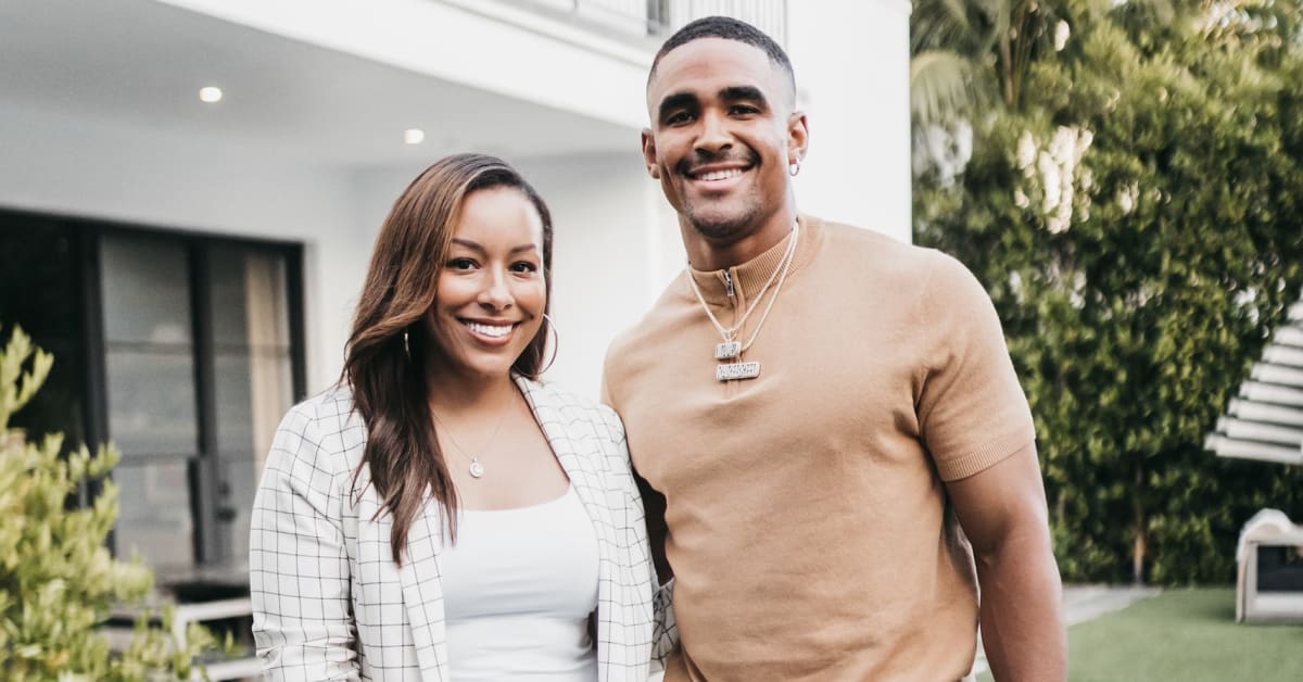 Jalen Hurts' agent, @agentnicolelynn, just helped Hurts become the