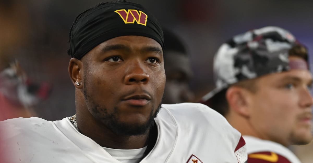 Washington Commanders defensive tackle Daron Payne (94) waits against the  New York Giants during an NFL football game Sunday, Dec. 4, 2022, in East  Rutherford, N.J. (AP Photo/Adam Hunger Stock Photo - Alamy