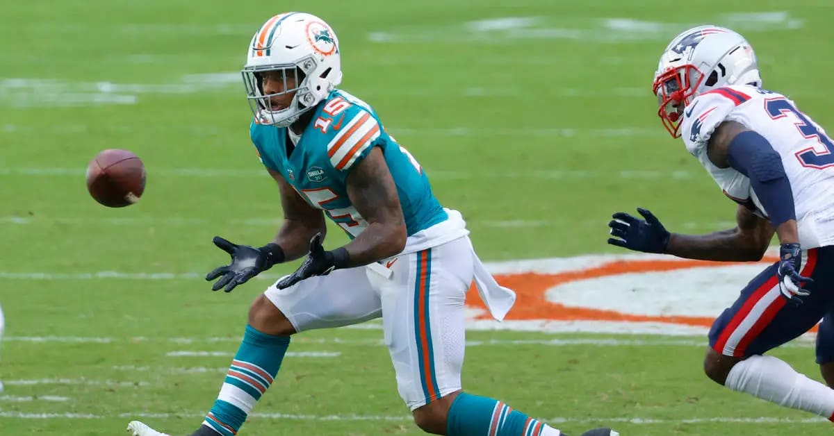 Patriots sign ex-Dolphins RB/WR Lynn Bowden Jr. before opener at