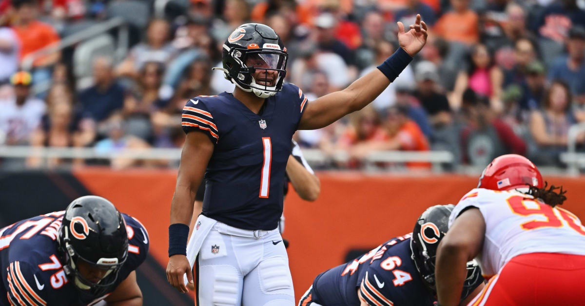 WATCH: Justin Fields finds Ryan Griffin for Bears starting