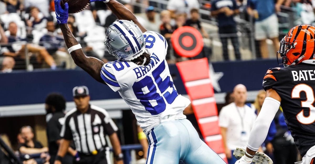 Wide receiver (85) Noah Brown of the Dallas Cowboys warms up