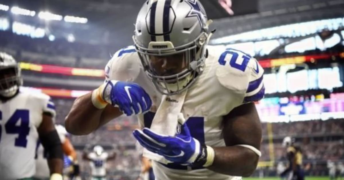 Dallas Cowboys running back Ezekiel Elliott watches prior to an NFL  preseason football game against the Arizona Cardinals, Friday, Aug. 13, 2021,  in Glendale, Ariz. (AP Photo/Rick Scuteri Stock Photo - Alamy