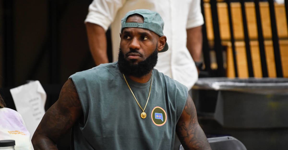 After a long summer, LeBron James eases back onto center stage with the  Lakers – The Denver Post