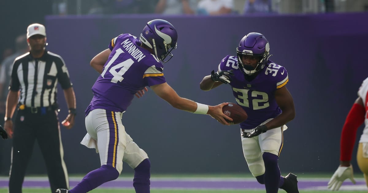 Minnesota Vikings cornerback Akayleb Evans (21) in action during the second  half of an NFL football game against the Chicago Bears, Sunday, Oct. 9,  2022 in Minneapolis. (AP Photo/Stacy Bengs Stock Photo - Alamy