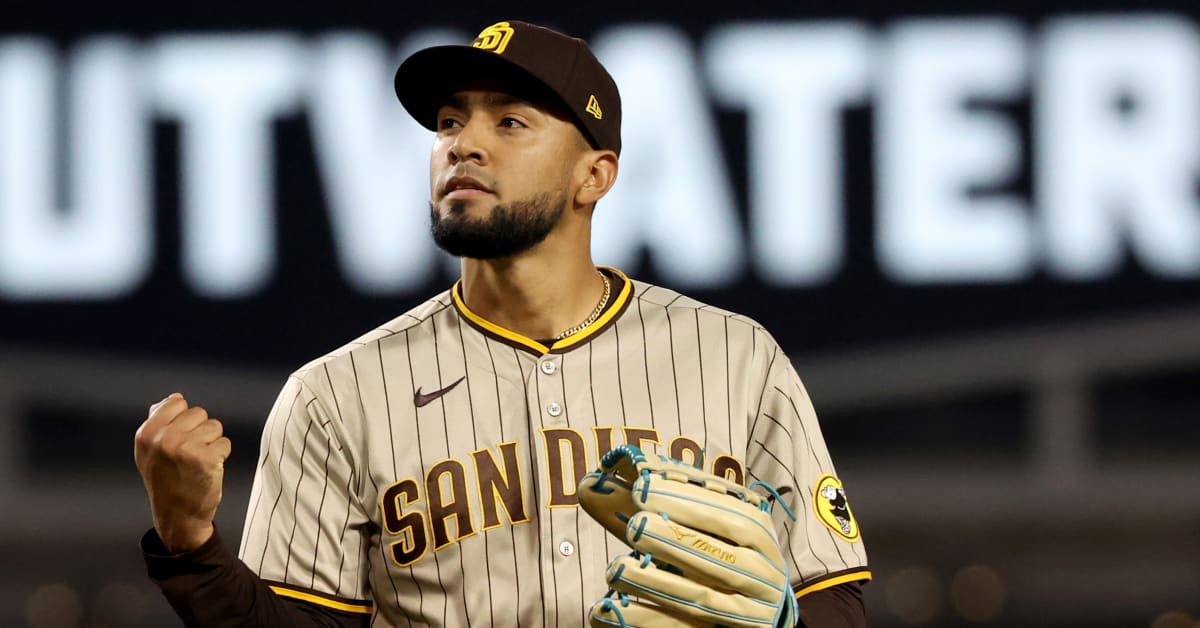 San Diego Padres re-sign Robert Suarez for five years/ EVT