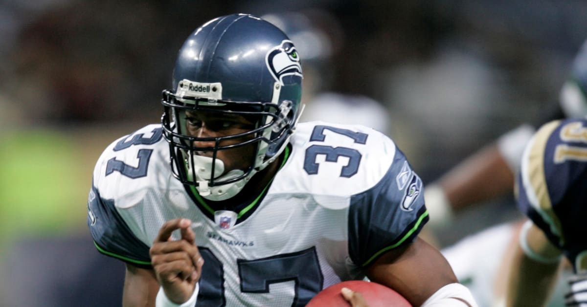 Seattle Seahawks - One of the best to ever put on the uniform. We are  ecstatic to officially announce that Shaun Alexander will be inducted to  the Seahawks Ring of Honor! 