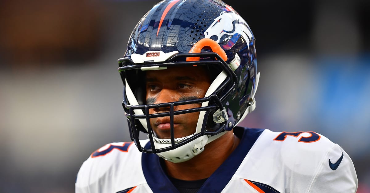 Russell Wilson Won't 'Allow' Denver Broncos to Throw in the Towel - Sports  Illustrated Mile High Huddle: Denver Broncos News, Analysis and More