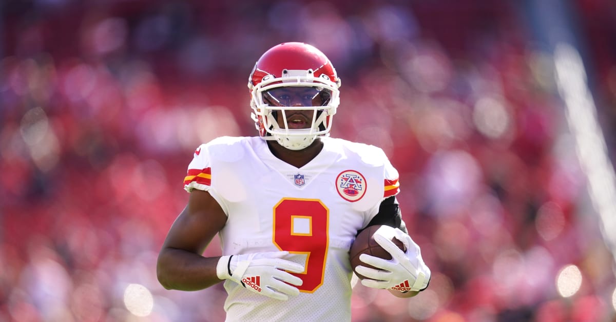 Chiefs' JuJu Smith-Schuster leaves game after taking huge hit vs