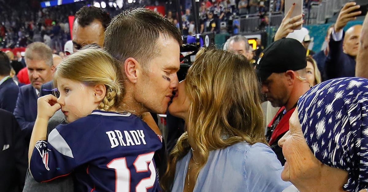 Kids bury Patriots quarterback Tom Brady in the sand