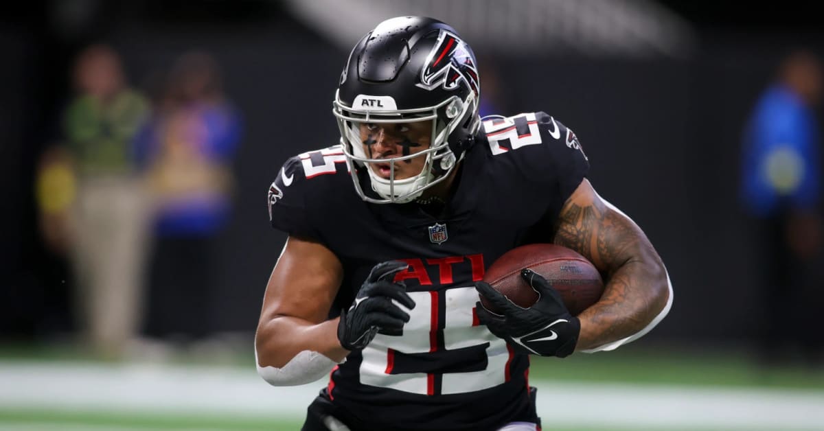 Atlanta Falcons running back Tyler Allgeier (25) pictured during an NFL  football game against the Washington Commanders, Sunday, November 27, 2022  in Landover. (AP Photo/Daniel Kucin Jr Stock Photo - Alamy