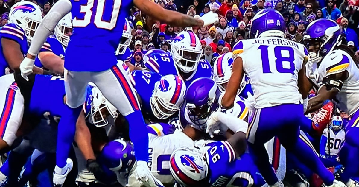 Minnesota Vikings quarterback Kirk Cousins, right, hands off to running  back Dalvin Cook (4) in the second half of an NFL football game against the  Buffalo Bills, Sunday, Nov. 13, 2022, in