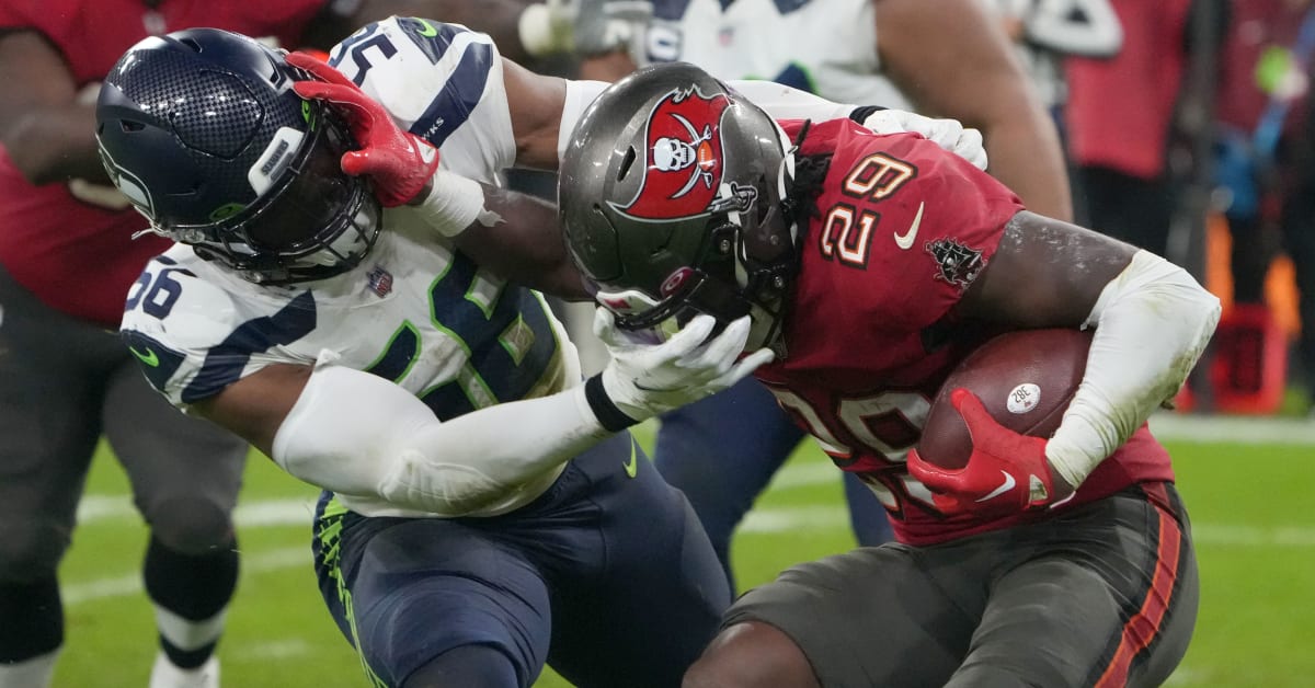 Bucs' struggles in short-yardage continue in win over Cardinals