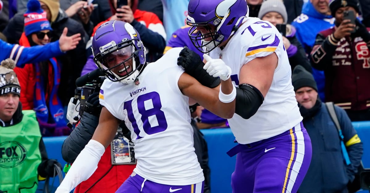 Vikings' Justin Jefferson Confuses Broadcasters With Fake Injury ...