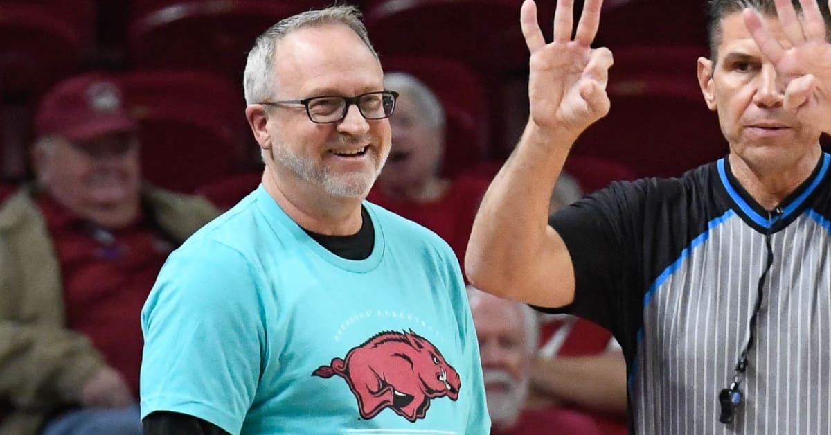 Hogs coach Mike Neighbors picks up 100th win, downing Kent State