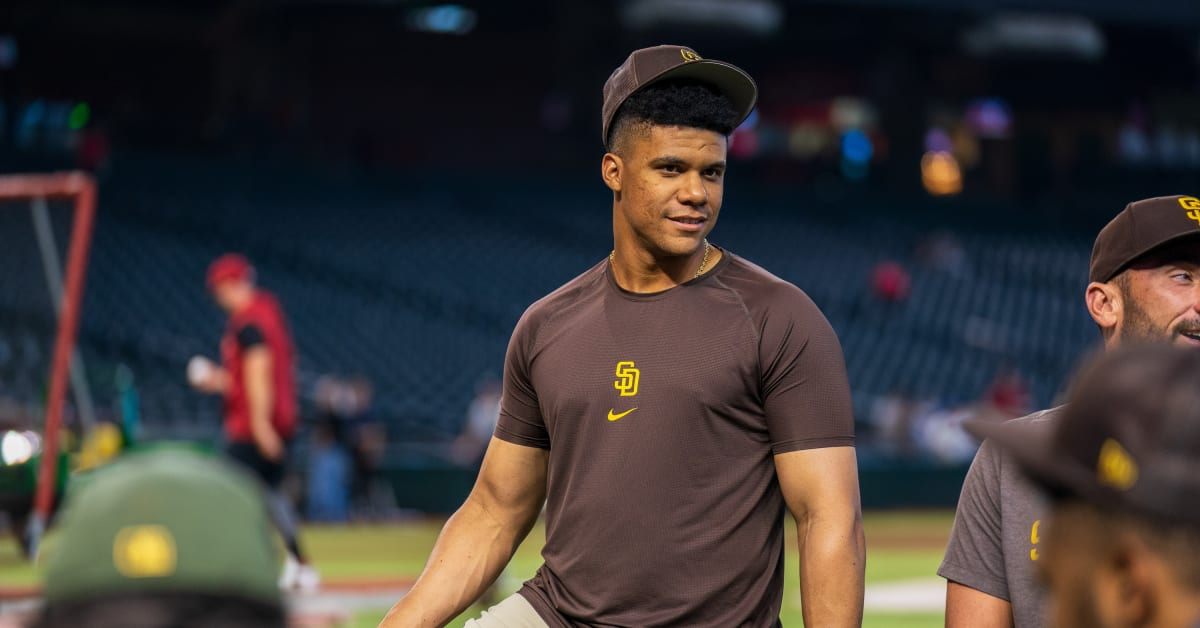 Watch: Padres Welcome Juan Soto in Clubhouse Before Debut With