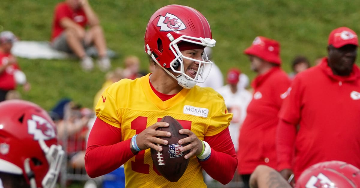 Chiefs quarterback Patrick Mahomes shows off his greatness at training ...