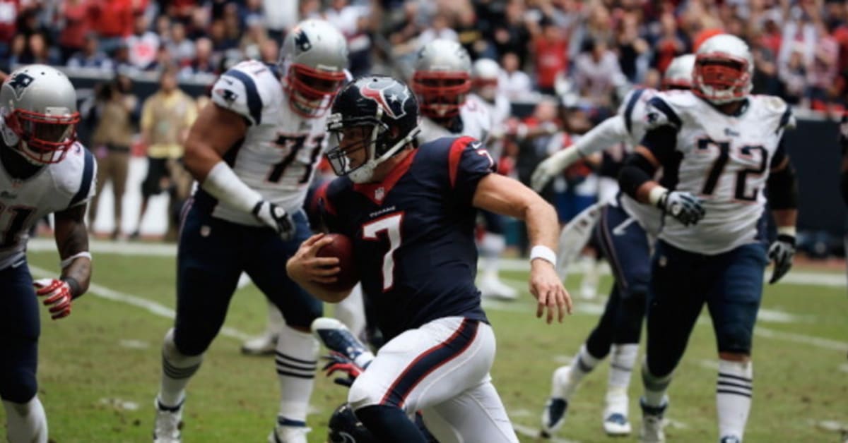 Houston quarterback Case Keenum (7) before an NCAA football game