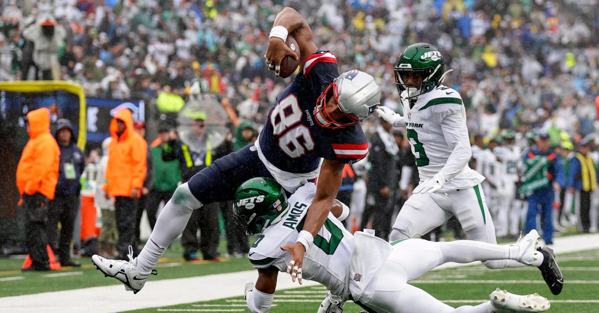 WATCH: New England Patriots Mac Jones Passes to Pharaoh Brown for Touchdown  vs. New York Jets - Sports Illustrated New England Patriots News, Analysis  and More