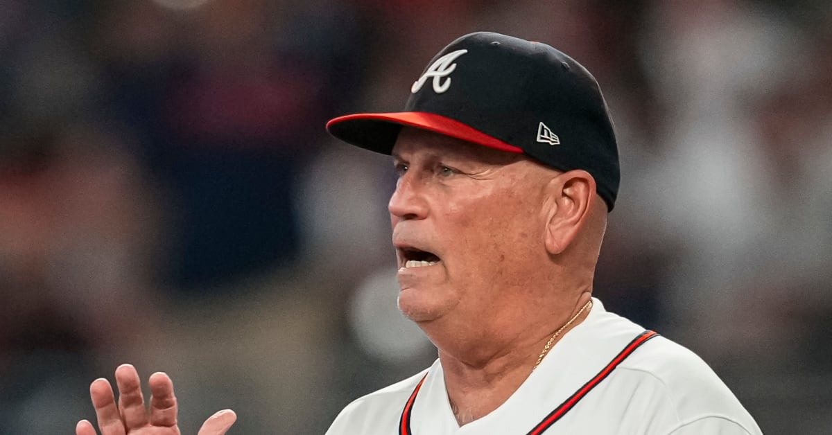 Brian Snitker is ejected after arguing with Will Little. : r/Braves