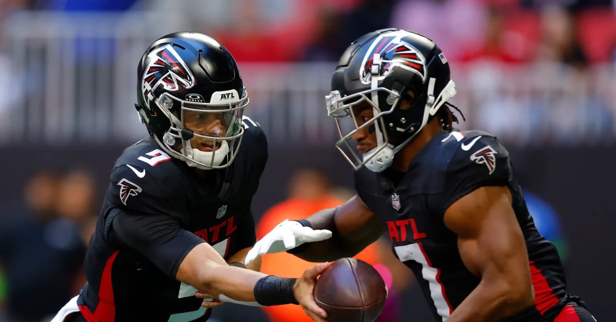 Bijan Robinson bussed 114 people from Tucson to watch him play today 🤯  (via NFL) | Instagram