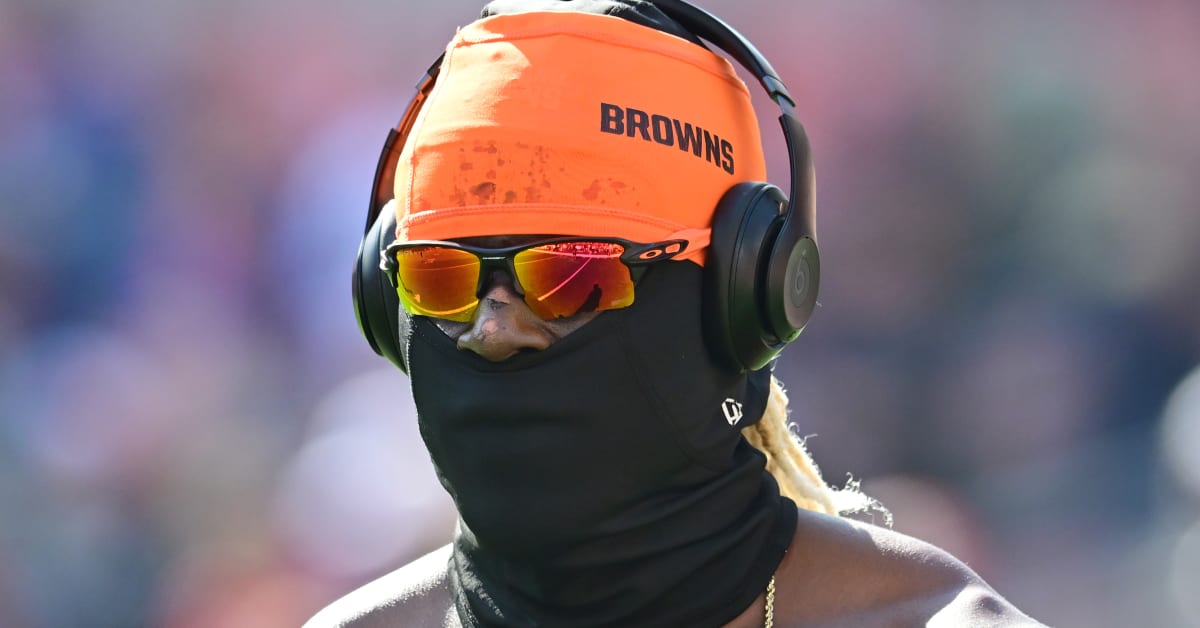 Browns: David Njoku shows up to Week 4 in a full mask after burns