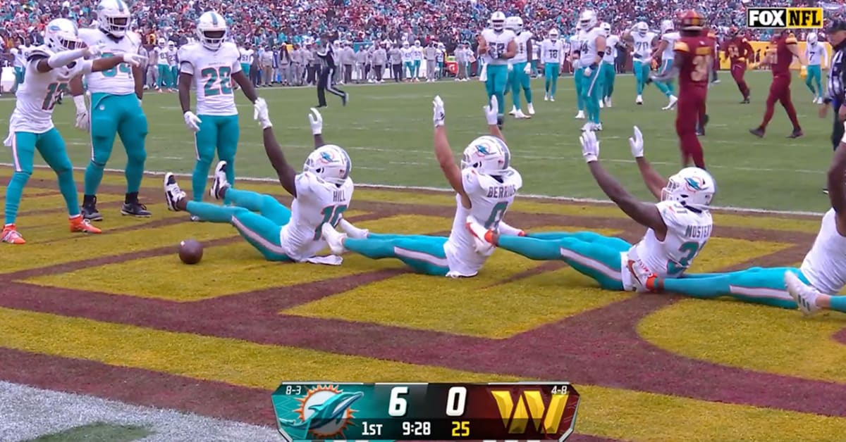 Tyreek Hill And The Dolphins Nailed Perfect Roller Coaster Celebration ...