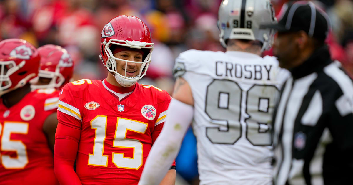 Patrick Mahomes Shared Classy Postgame Moment With Maxx Crosby After ...