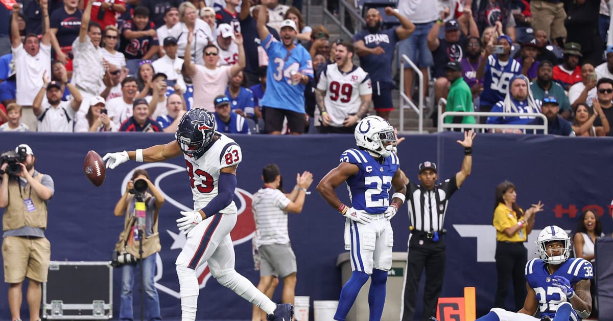 Houston Texans tight end O.J. Howard (83) warms up before an NFL