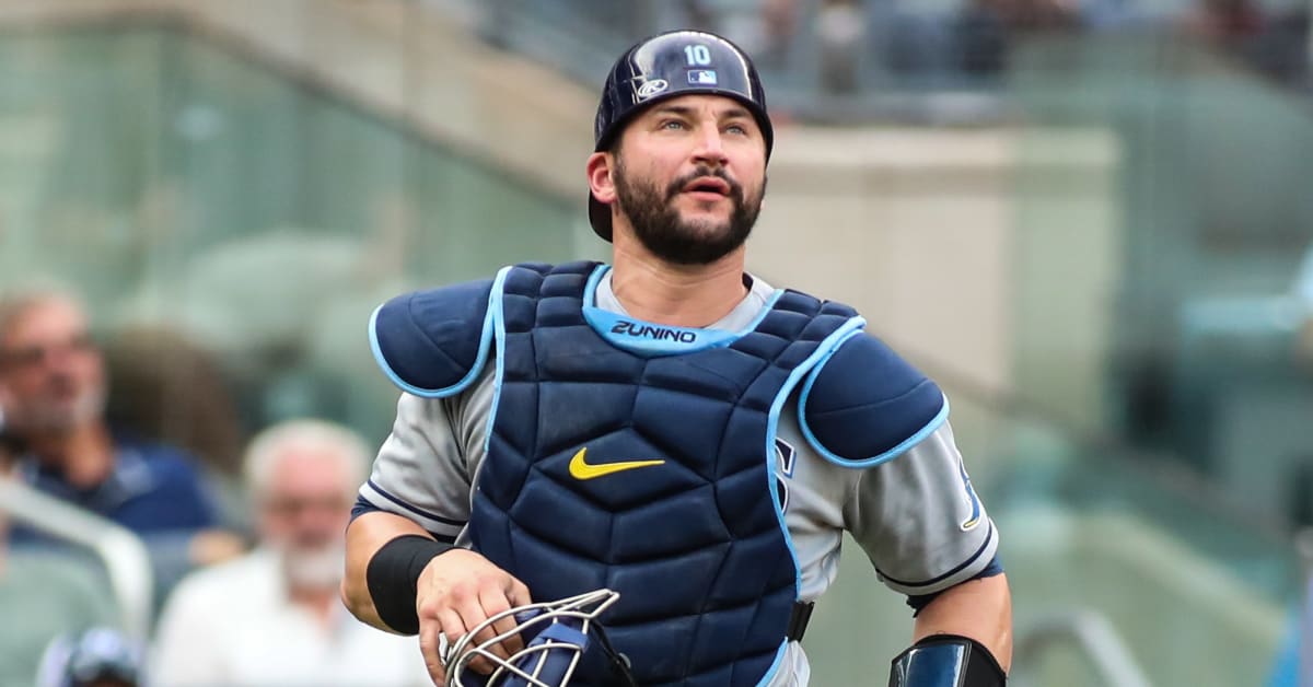 Cleveland Guardians officially sign former All-Star catcher Mike