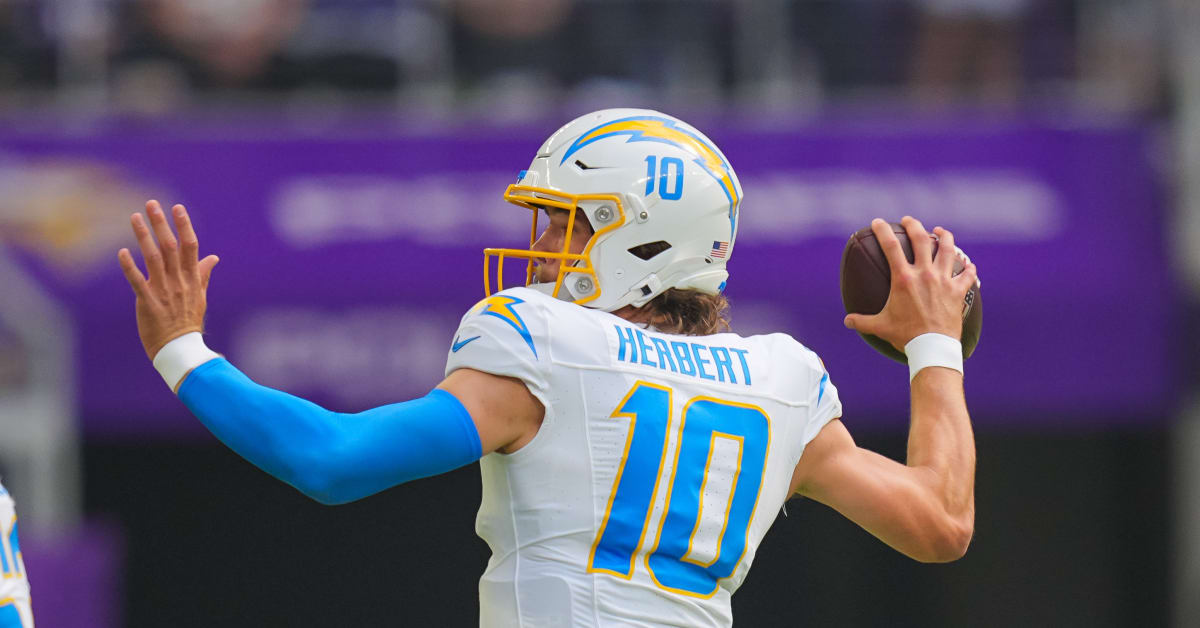 Justin Herbert Wore Nike Dunks Before Chargers Victory - Sports Illustrated  FanNation Kicks News, Analysis and More