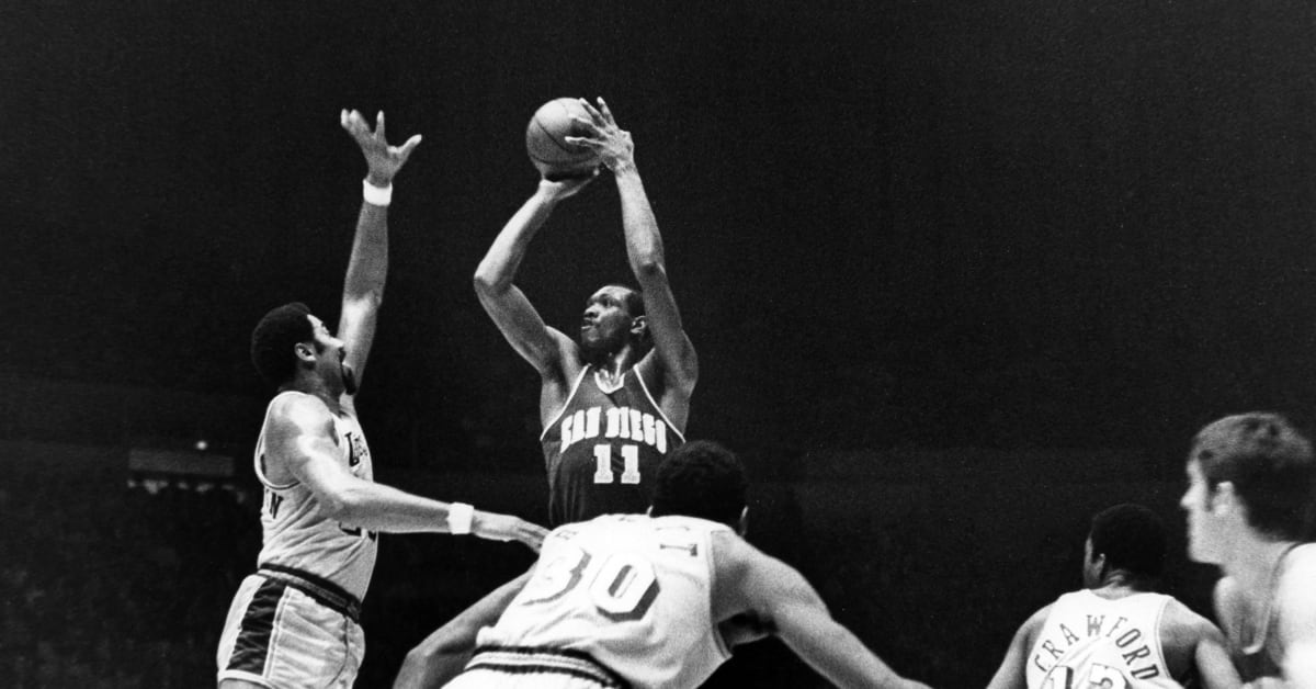NBA 75: At No. 41, Elvin Hayes and his trademark turnaround jumper helped  make him one of the game's greatest scorers - The Athletic