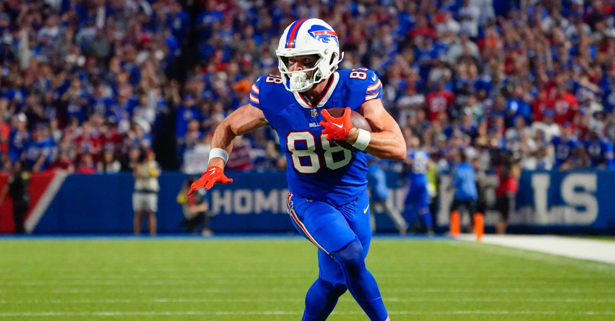 TE Dawson Knox headed to medical tent during first quarter of Bills-Bears