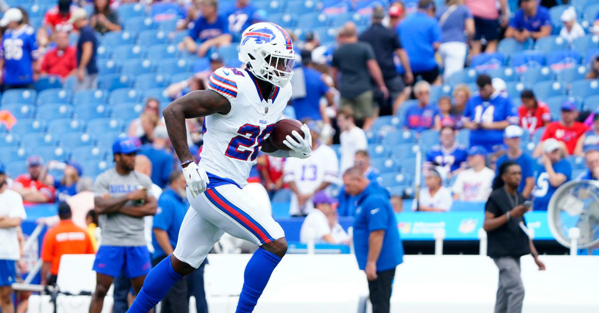 Running back Latavius Murray visits with Buffalo Bills