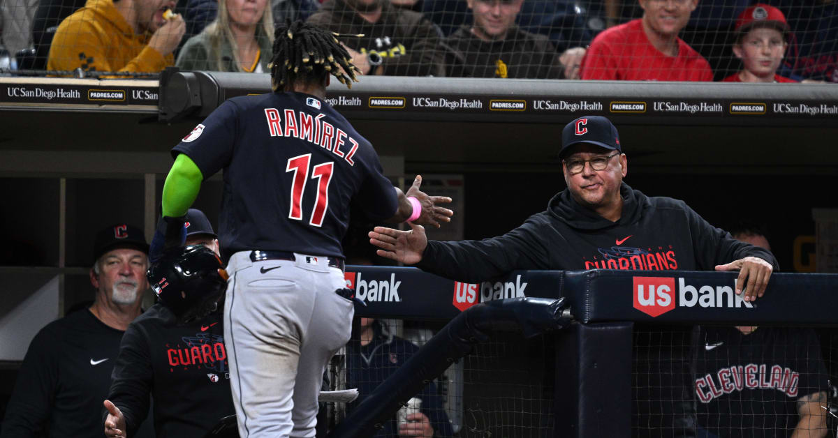 Andrés Giménez, American League, Andrés Giménez -- and his mom -- are a  big reason why the Cleveland Guardians are AL Central champs., By Infield  Chatter