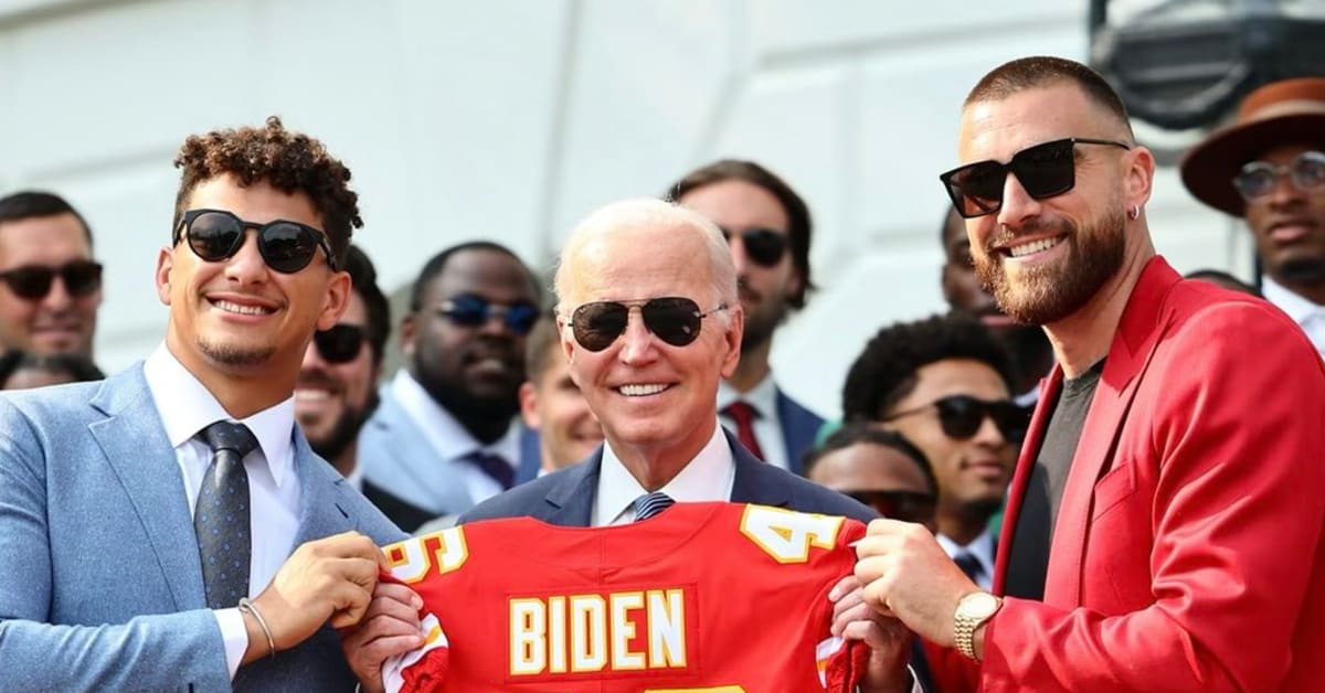 Travis Kelce Slips on Nike Dunk Low 'Panda' During White House Visit –  Footwear News