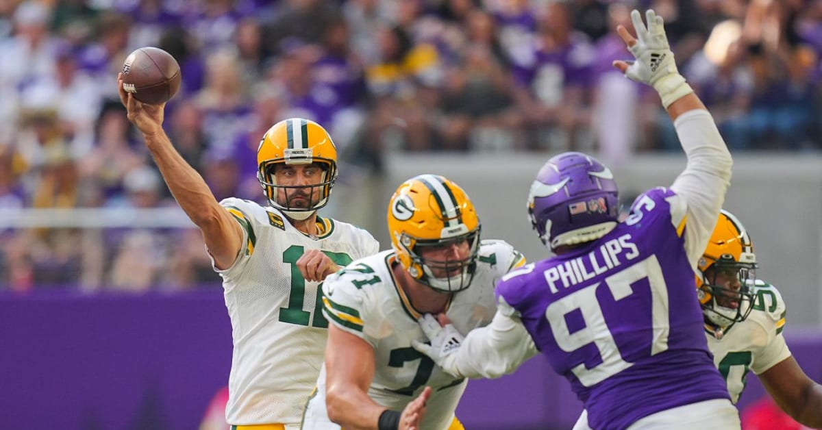 MINNEAPOLIS, MN - SEPTEMBER 11: Green Bay Packers quarterback Aaron Rodgers  (12) looks to pass during an NFL game between the Minnesota Vikings and  Green Bay Packers on September 11, 2022 at