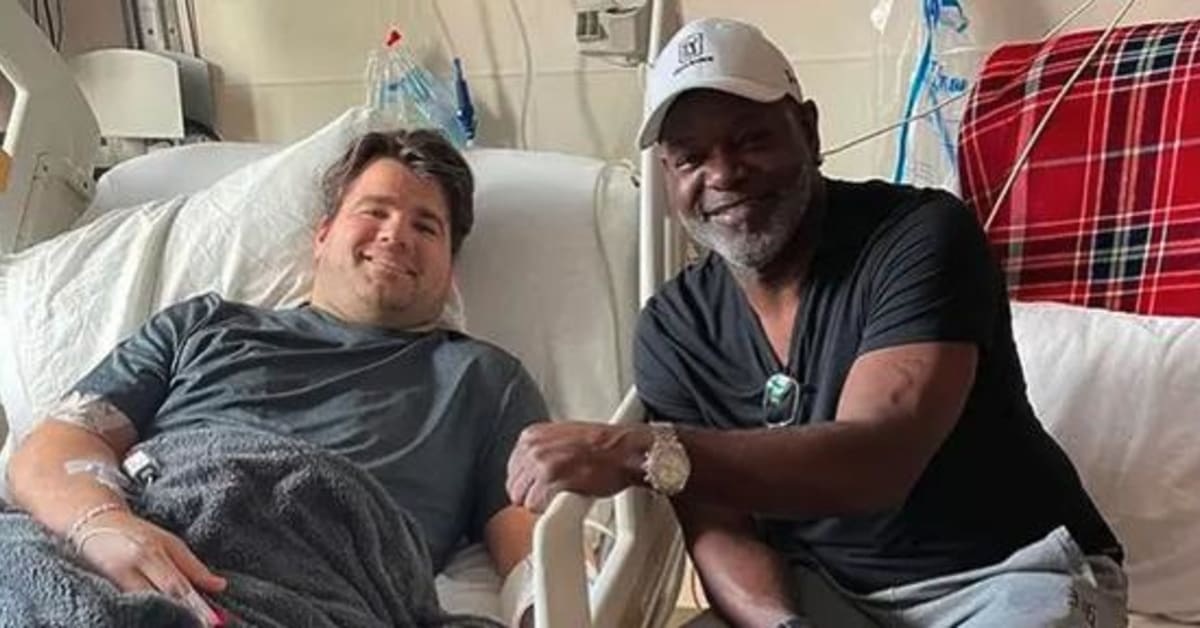 Dallas Cowboys Legend Emmitt Smith Pays Visit to 'Recovering Hero ...