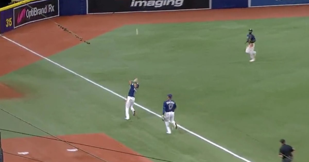 Rays' Wander Franco makes incredible bare-handed catch vs Astros