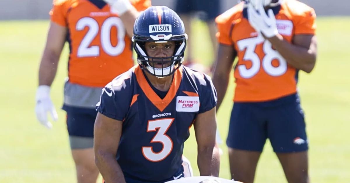 Russell Wilson Knee vs. Weight: Why'd Seattle Seahawks QB Flop with Denver  Broncos? - Sports Illustrated Seattle Seahawks News, Analysis and More