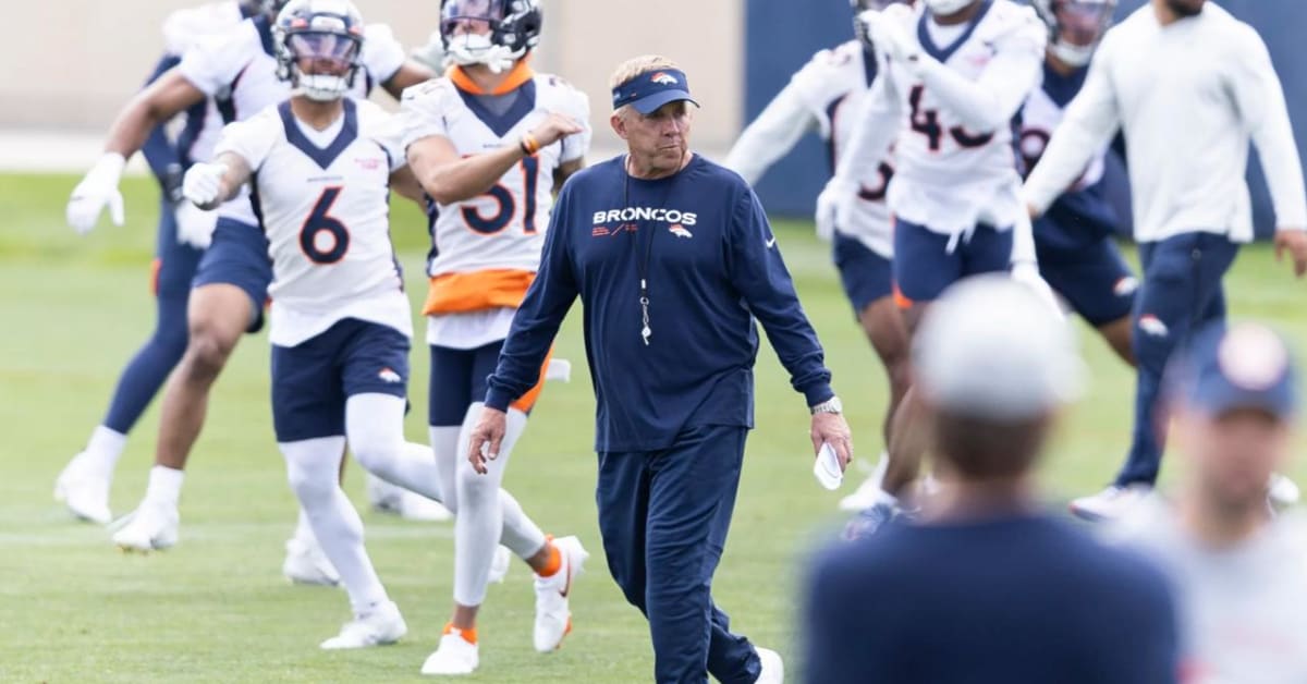 Denver Broncos Training Camp  Day 10: Russell Wilson Wows Fans & Media -  Sports Illustrated Mile High Huddle: Denver Broncos News, Analysis and More