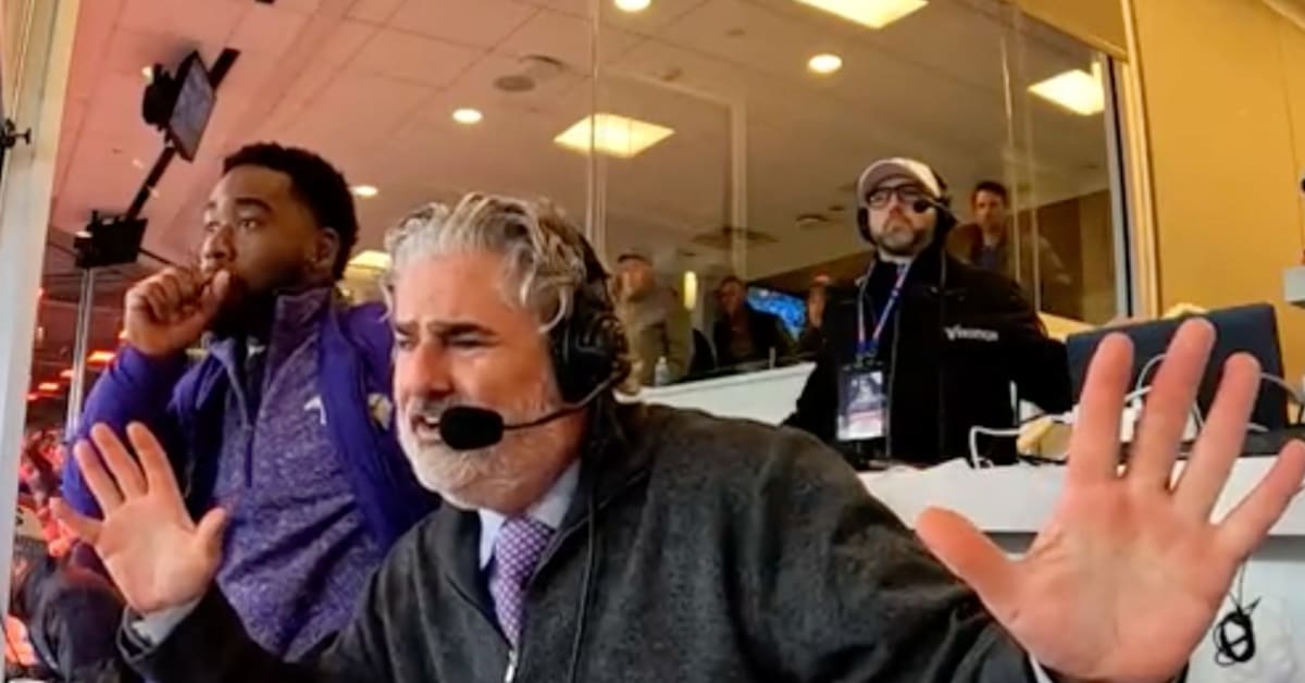 Vikings announcer Paul Allen filmed during win over Bills was the best