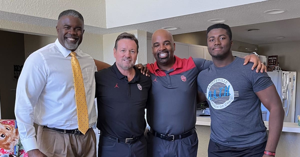 Countdown to Signing Day: Bob Stoops Visits Oklahoma's Top Commit ...