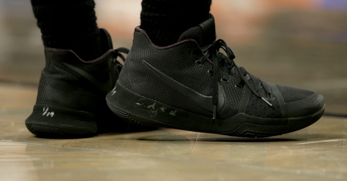 Nike kyrie cheap 3 triple black