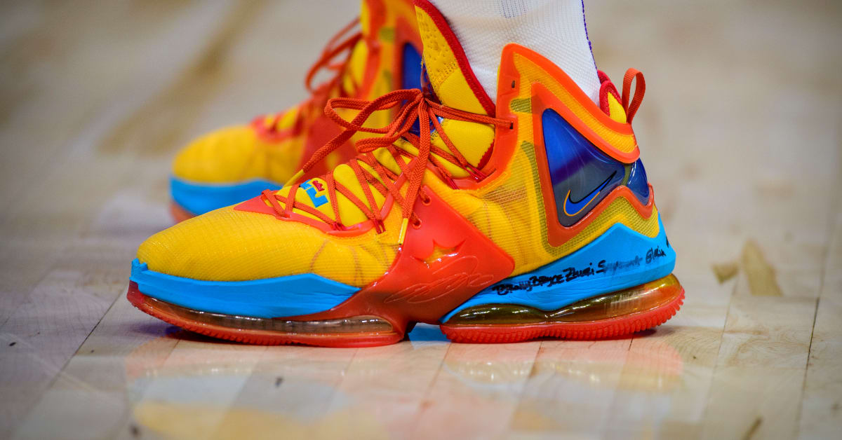 Lebron james new laker clearance shoes