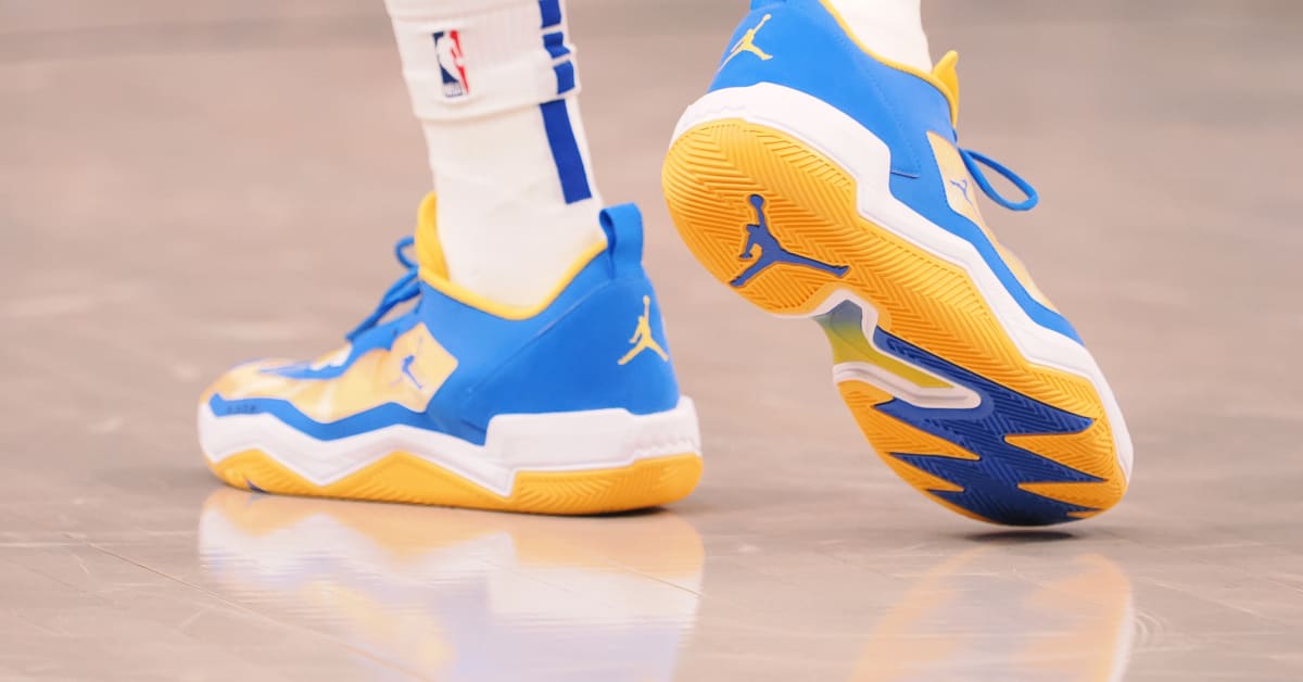 Russell westbrook sales blue shoes