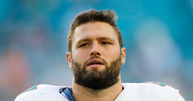 Former Wisconsin linebacker Vince Biegel signs with the Baltimore Ravens
