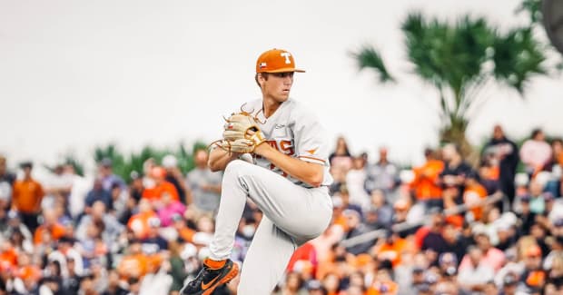 LIVE UPDATES: Texas Plates Two More, Longhorns Lead 9-1 After the Sixth